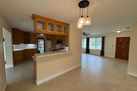 Casa en alquiler en Cutler Bay, Florida, 3 dormitorios, 154.96 m2 № 1992072 - foto 9