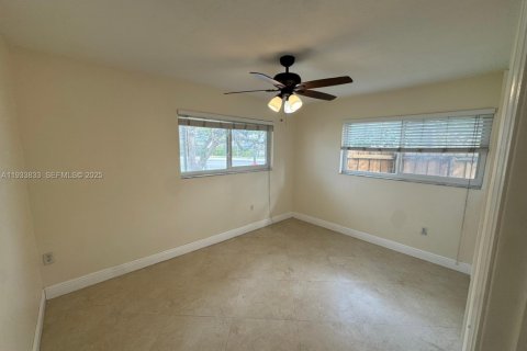 Casa en alquiler en Cutler Bay, Florida, 3 dormitorios, 154.96 m2 № 1992072 - foto 17