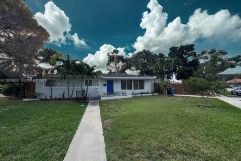 Casa en alquiler en Cutler Bay, Florida, 3 dormitorios, 154.96 m2 № 1992072 - foto 2