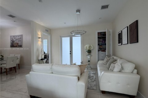 Купить виллу или дом в Майами, Флорида 4 спальни, 216м2, № 2002372 - фото 7