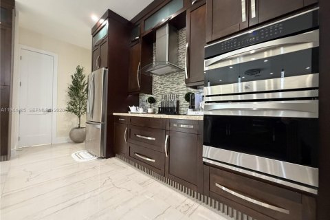 Купить виллу или дом в Майами, Флорида 4 спальни, 216м2, № 2002372 - фото 13