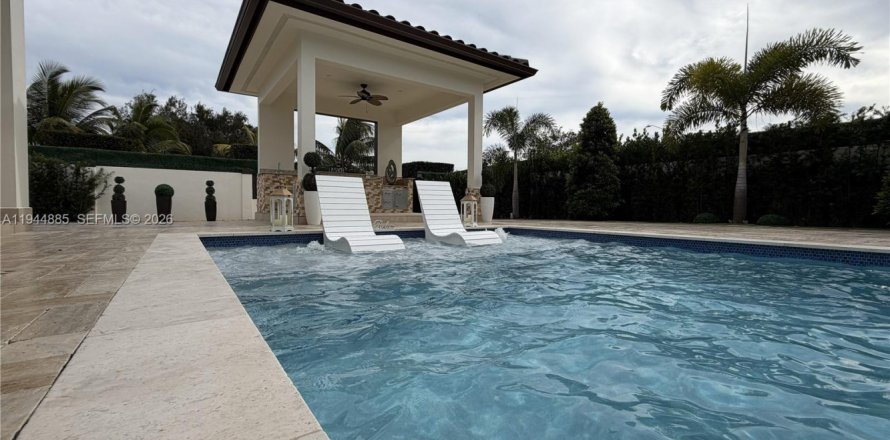 Casa en Miami, Florida 4 dormitorios, 216 m2 № 2002372