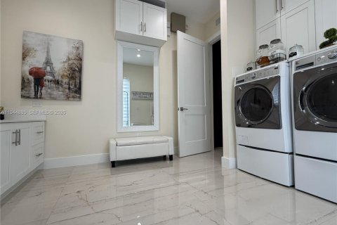 Купить виллу или дом в Майами, Флорида 4 спальни, 216м2, № 2002372 - фото 23