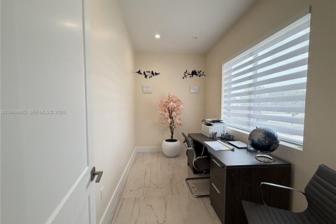 Купить виллу или дом в Майами, Флорида 4 спальни, 216м2, № 2002372 - фото 25