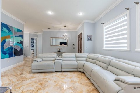 House in Homestead, Florida 4 bedrooms, 210.89 sq.m. № 1865204 - photo 10