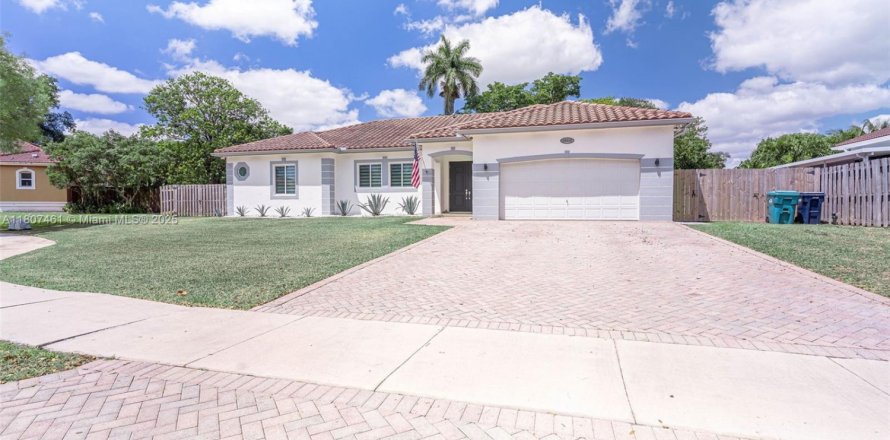 House in Homestead, Florida 4 bedrooms, 210.89 sq.m. № 1865204