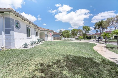 House in Homestead, Florida 4 bedrooms, 210.89 sq.m. № 1865204 - photo 4
