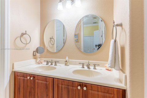 House in Homestead, Florida 4 bedrooms, 210.89 sq.m. № 1865204 - photo 20
