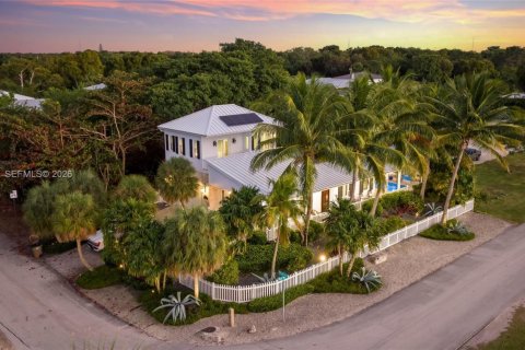 House in Key Largo, Florida 2 bedrooms № 2003152