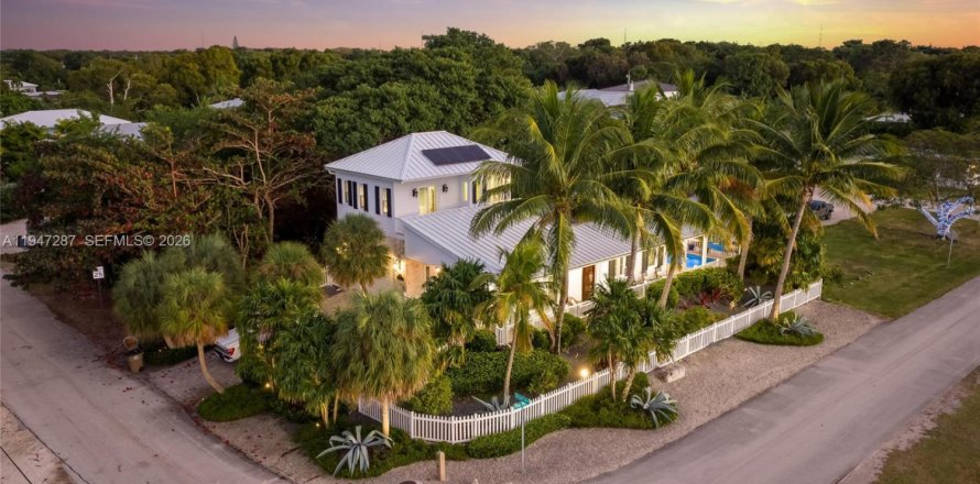 House in Key Largo, Florida 2 bedrooms № 2003152