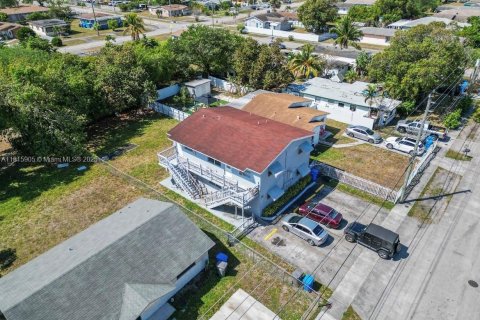 Commercial property in West Park, Florida 209.49 sq.m. № 1768527 - photo 3