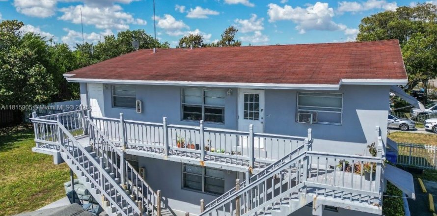 Commercial property in West Park, Florida 209.49 sq.m. № 1768527