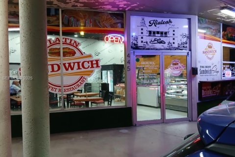 Купить коммерческую недвижимость в Хайалиа, Флорида № 1983705 - фото 1