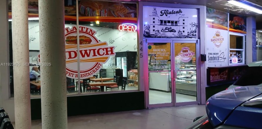 Коммерческая недвижимость в Хайалиа, Флорида № 1983705