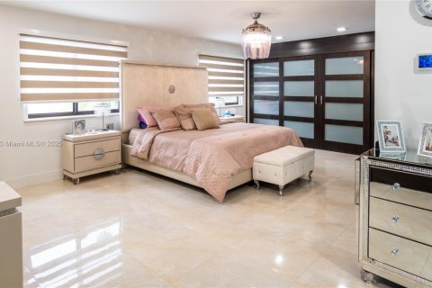 Casa en venta en Miami, Florida, 5 dormitorios, 253.44 m2 № 1330955 - foto 24