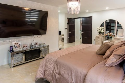 Casa en venta en Miami, Florida, 5 dormitorios, 253.44 m2 № 1330955 - foto 27
