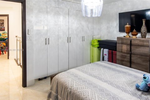 Casa en venta en Miami, Florida, 5 dormitorios, 253.44 m2 № 1330955 - foto 20