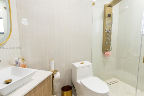 Casa en venta en Miami, Florida, 5 dormitorios, 253.44 m2 № 1330955 - foto 17
