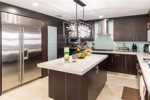 Casa en venta en Miami, Florida, 5 dormitorios, 253.44 m2 № 1330955 - foto 6