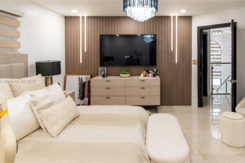 Casa en venta en Miami, Florida, 5 dormitorios, 253.44 m2 № 1330955 - foto 15