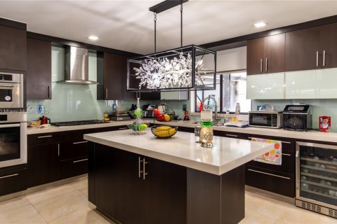 Casa en venta en Miami, Florida, 5 dormitorios, 253.44 m2 № 1330955 - foto 7