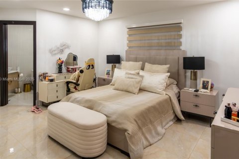 Casa en venta en Miami, Florida, 5 dormitorios, 253.44 m2 № 1330955 - foto 5