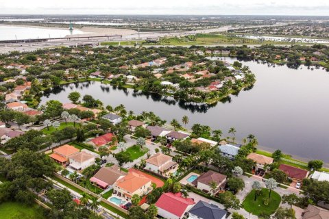 Casa en venta en Miami, Florida, 5 dormitorios, 253.44 m2 № 1330955 - foto 13