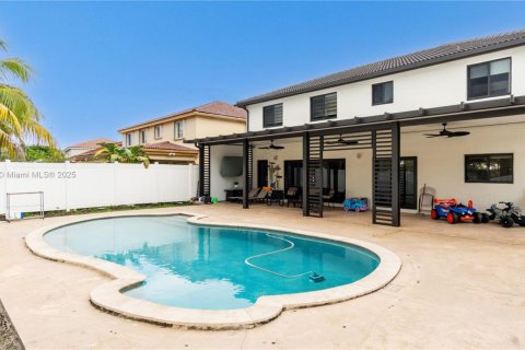 Casa en venta en Miami, Florida, 5 dormitorios, 253.44 m2 № 1330955 - foto 10