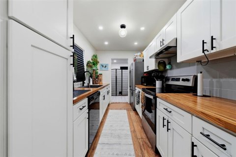 Villa ou maison à vendre à Tampa, Floride: 2 chambres, 71.72 m2 № 2355623 - photo 8