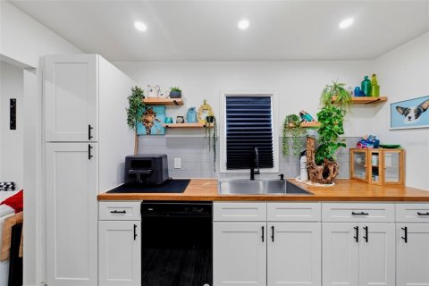Villa ou maison à vendre à Tampa, Floride: 2 chambres, 71.72 m2 № 2355623 - photo 9