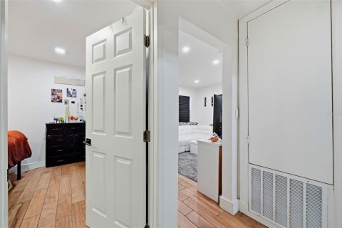 Villa ou maison à vendre à Tampa, Floride: 2 chambres, 71.72 m2 № 2355623 - photo 4
