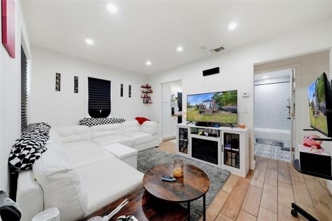 Villa ou maison à vendre à Tampa, Floride: 2 chambres, 71.72 m2 № 2355623 - photo 5