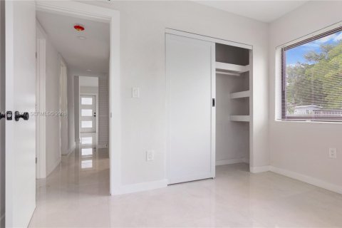 Villa ou maison à vendre à Miami, Floride: 3 chambres, 158.68 m2 № 2076037 - photo 12