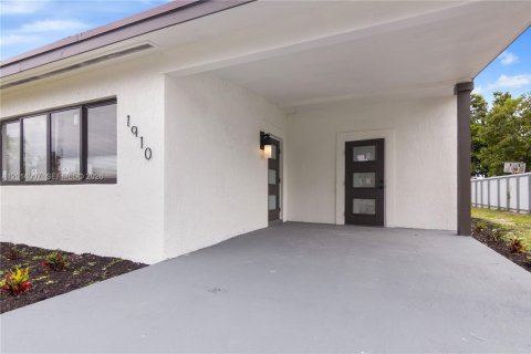 Villa ou maison à vendre à Miami, Floride: 3 chambres, 158.68 m2 № 2076037 - photo 4
