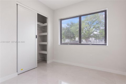 Villa ou maison à vendre à Miami, Floride: 3 chambres, 158.68 m2 № 2076037 - photo 13