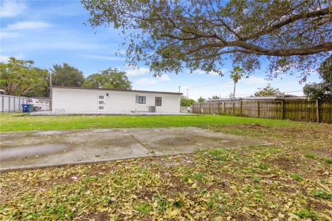 Villa ou maison à vendre à Miami, Floride: 3 chambres, 158.68 m2 № 2076037 - photo 20
