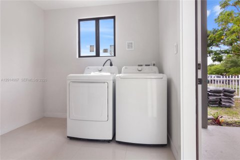 Villa ou maison à vendre à Miami, Floride: 3 chambres, 158.68 m2 № 2076037 - photo 16