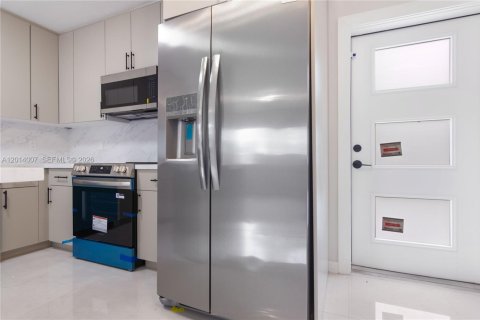 Villa ou maison à vendre à Miami, Floride: 3 chambres, 158.68 m2 № 2076037 - photo 8