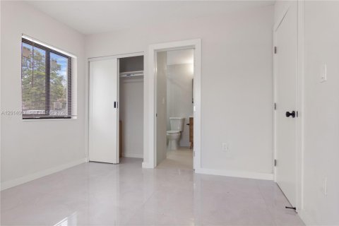 Villa ou maison à vendre à Miami, Floride: 3 chambres, 158.68 m2 № 2076037 - photo 15