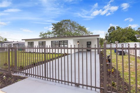 Villa ou maison à Miami, Floride 3 chambres, 158.68 m2 № 2076037