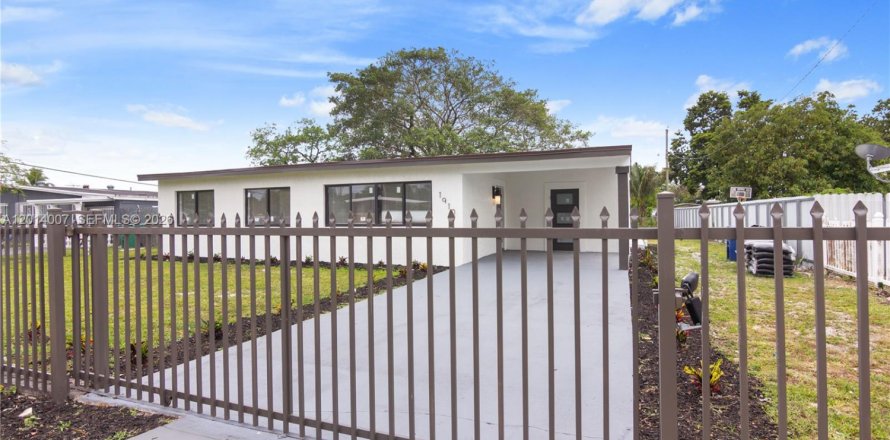Villa ou maison à Miami, Floride 3 chambres, 158.68 m2 № 2076037