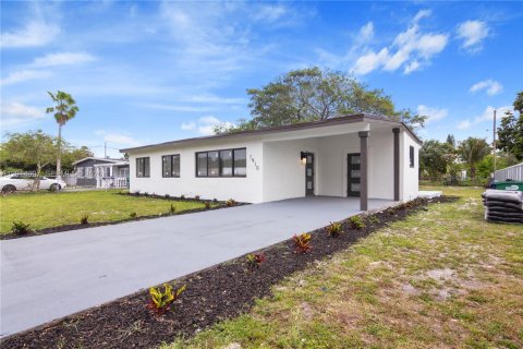 Villa ou maison à vendre à Miami, Floride: 3 chambres, 158.68 m2 № 2076037 - photo 3