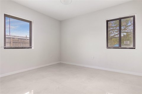 Villa ou maison à vendre à Miami, Floride: 3 chambres, 158.68 m2 № 2076037 - photo 10