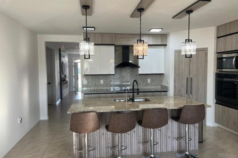House in Kissimmee, Florida 4 bedrooms, 171.5 sq.m. № 2166074 - photo 2