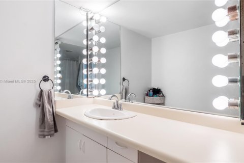 Copropriété à vendre à Sunny Isles Beach, Floride: 1 chambre, 55.56 m2 № 2015682 - photo 16