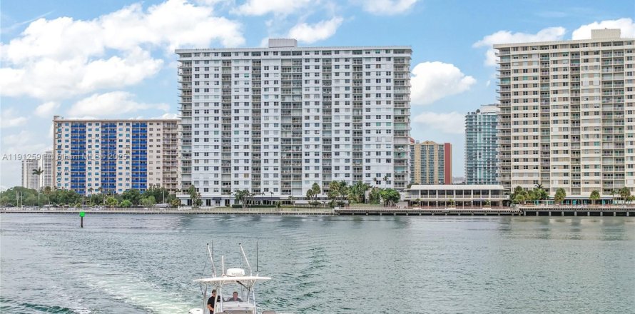 Condo à Sunny Isles Beach, Floride, 1 chambre  № 2015682