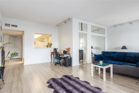 Copropriété à vendre à Sunny Isles Beach, Floride: 1 chambre, 55.56 m2 № 2015682 - photo 8
