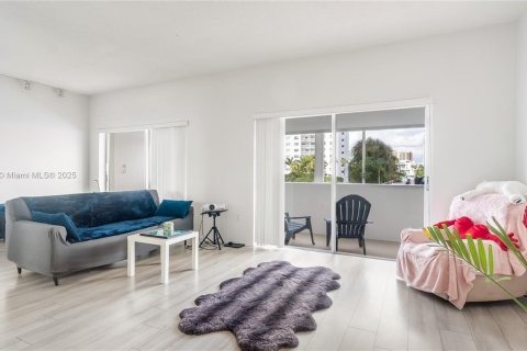 Copropriété à vendre à Sunny Isles Beach, Floride: 1 chambre, 55.56 m2 № 2015682 - photo 10