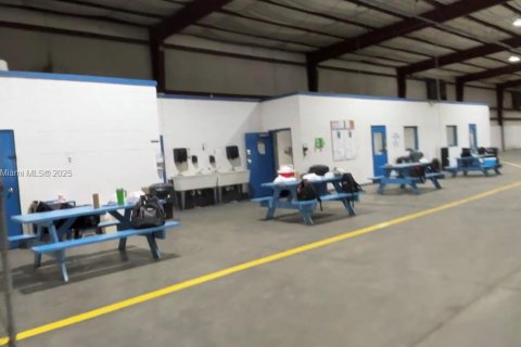 Propiedad comercial en venta en Clewiston, Florida № 1973362 - foto 17