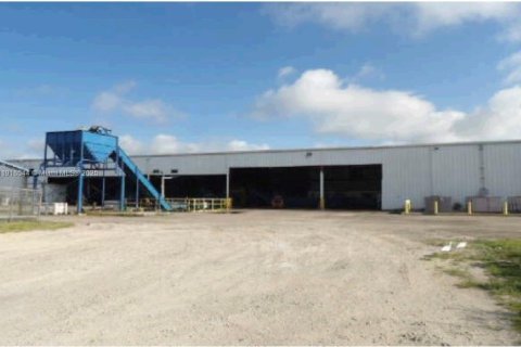 Propiedad comercial en venta en Clewiston, Florida № 1973362 - foto 4